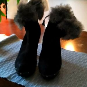 Size 7.5 m black fur ankle boots